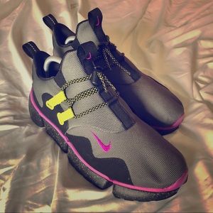 Nike Pocket Knife River Rock Sneakers